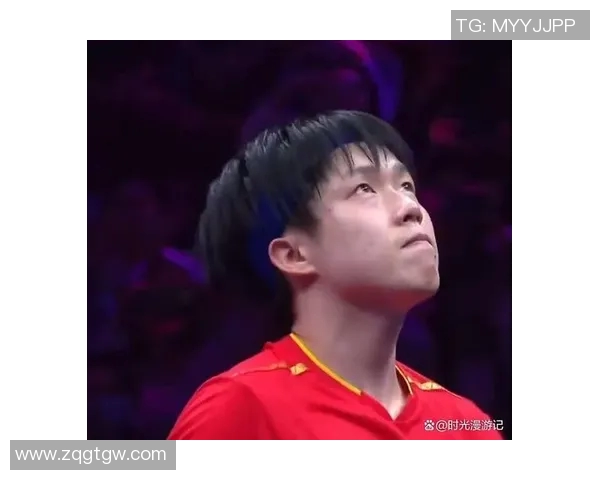 尴尬瞬间成焦点 男足球星遭遇场上失误引发网络热议