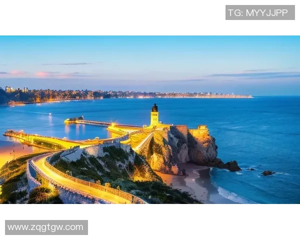 足球巨星与海边风景的完美融合，展现运动与自然的和谐美学